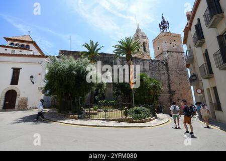 Monument al Doctor Robert | Sitges an der Plac de l'Ajuntament in Sitges, Katalonien, Spanien. Stockfoto