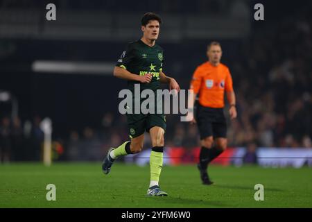 Craven Cottage, Fulham, London, Großbritannien. November 2024. Premier League Football, Fulham gegen Brentford; Christian Norgaard von Brentford Credit: Action Plus Sports/Alamy Live News Stockfoto