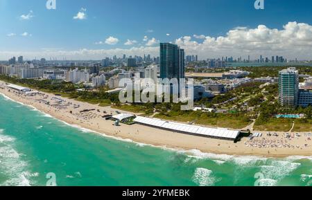 South Beach luxuriöse Hotels und Apartmentgebäude. Die amerikanische Südküste von Miami Beach City. Touristische Infrastruktur in Florida, USA. Stockfoto