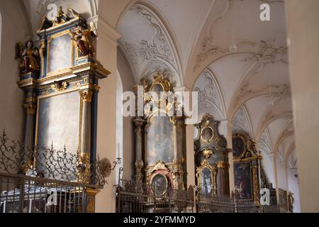 Kirche St. Peter München Deutschland mit dem Skelett der Heiligen Munditia Stockfoto