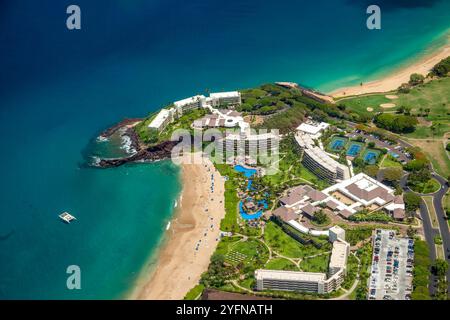 Ein Blick aus der Vogelperspektive auf das nördliche Ende des Kaanapali Beach und das Sheraton in Blackrock, Maui, Hawaii, USA. Stockfoto