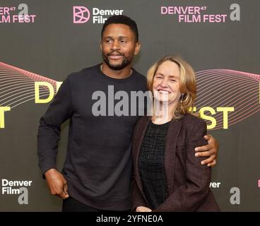 4. November 2024, Denver, Colorado, USA: Regisseur NNAMDI ASOMUGHA und Oscar-Preisträgerin MELISSA LEO posieren für Fotos im Roten Teppich für den Film The Knife im sie Film Center. (Kreditbild: © Hector Acevedo/ZUMA Press Wire) NUR REDAKTIONELLE VERWENDUNG! Nicht für kommerzielle ZWECKE! Stockfoto