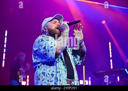 Paris, Frankreich. November 2024. Teddy Swims tritt am 4. November 2024 in der Salle Pleyel in Paris auf. Foto: Christophe Meng/ABACAPRESS. COM Credit: Abaca Press/Alamy Live News Stockfoto