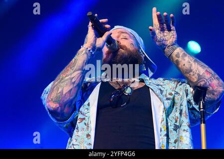 Paris, Frankreich. November 2024. Teddy Swims tritt am 4. November 2024 in der Salle Pleyel in Paris auf. Foto: Lionel Urman/ABACAPRESS. COM Credit: Abaca Press/Alamy Live News Stockfoto