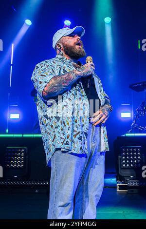 Paris, Frankreich. November 2024. Teddy Swims tritt am 4. November 2024 in der Salle Pleyel in Paris auf. Foto: Lionel Urman/ABACAPRESS. COM Credit: Abaca Press/Alamy Live News Stockfoto