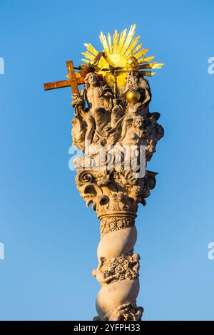 Dreifaltigkeitsstatue (1701) in der Morgensonne, Fo ter, Sopron, Ungarn Stockfoto