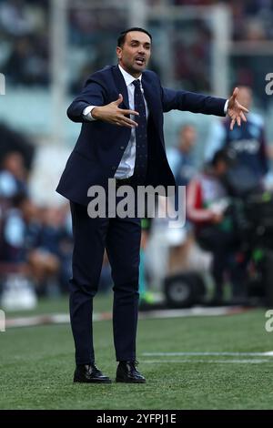 Raffaele Palladino, Cheftrainer des ACF Fiorentina Gesten während des Spiels der Serie A zwischen Torino FC und ACF Fiorentina im Stadio Olimpico am 3. november 2024 in Turin. Stockfoto