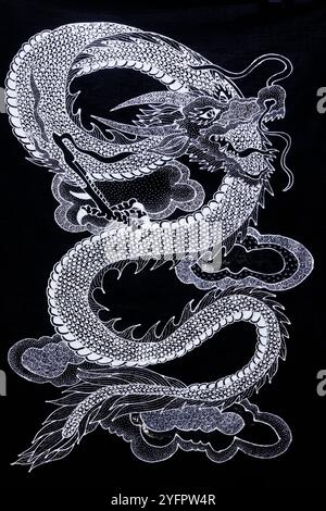 Batikproduktion. Handgefertigtes Batikgemälde, ausgestellt in einem Batikladen. Yogyakarta. Indonesien. Stockfoto