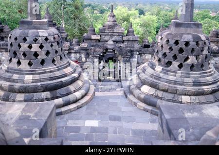 Borobudur, Mahayana-buddhistischer Tempel aus dem 9. Jahrhundert. UNESCO-Weltkulturerbe. Stupas. Java. Indonesien. Stockfoto