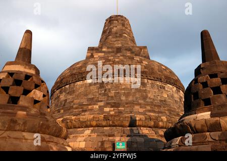 Borobudur, Mahayana-buddhistischer Tempel aus dem 9. Jahrhundert. UNESCO-Weltkulturerbe. Stupas. Java. Indonesien. Stockfoto