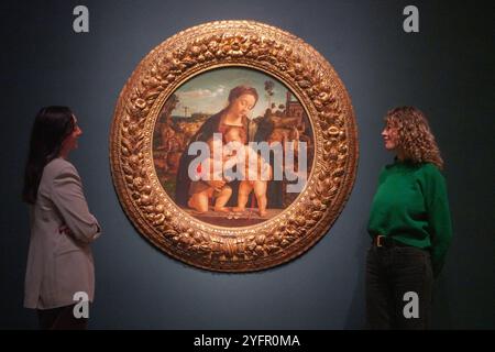 London, Großbritannien. 5. November 2024 PIERO di COSIMO, die Jungfrau und das Kind mit dem Kleinkind Johannes dem Täufer, um 1490-1500. Vorschau auf die Königliche Akademie der Künste von Michelangelo, Leonardo, Raphael Florenz,. Die Ausstellung präsentiert über 40 Werke und feinste Zeichnungen aus der italienischen Renaissance. Die Ausstellung findet vom 9. November bis 16. Februar 2025 statt. Gutschrift. Amer Ghazzal/Alamy Live News Stockfoto