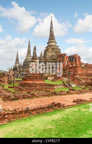 Fantastische Stupas (Chedis) des Wat Phra Si Sanphet in Ayutthaya Stockfoto