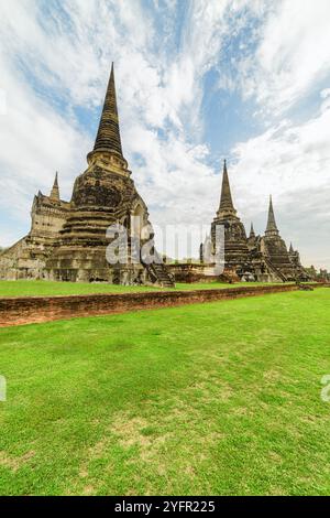 Fantastische Stupas (Chedis) des Wat Phra Si Sanphet in Ayutthaya Stockfoto