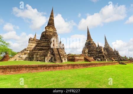 Fantastische Stupas (Chedis) des Wat Phra Si Sanphet in Ayutthaya Stockfoto