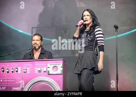 Oslo, Norwegen. November 2024. Die Dänisch-norwegische Eurodance-Gruppe Aqua gibt ein Live-Konzert im Oslo Spektrum in Oslo. Hier ist die Sängerin Lene Nystrom live auf der Bühne zu sehen. Stockfoto