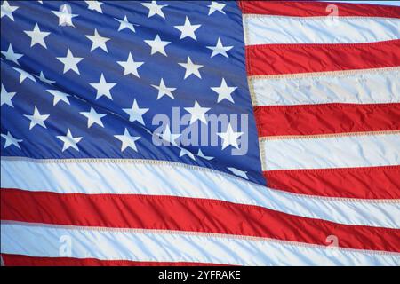 Unbekannt. November 2024. Dateifoto 11. September 2001 - die amerikanische Flagge. - Die amerikanischen Wähler wählen am Dienstag ihren nächsten Präsidenten. Die Wahlergebnisse IN DEN USA werden manchmal innerhalb von Stunden nach dem Ende der Wahlen bekannt gegeben, aber der knappe Wettbewerb dieses Jahres könnte eine längere Wartezeit bedeuten. Die demokratische Vizepräsidentin Kamala Harris und der Republikaner Donald Trump, der ehemalige Präsident, laufen seit Wochen Hals an Hals. Foto: Lionel Hahn/ABACAPRESS. COM Credit: Abaca Press/Alamy Live News Stockfoto