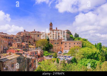 Panoramablick auf das Dorf Montepulciano. Siena, Toskana Italien. Stockfoto