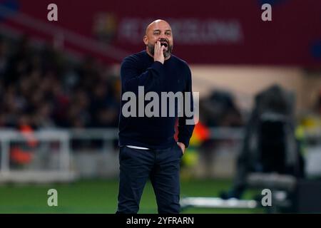 RCD Espanyol-Cheftrainer Manolo Gonzalez während des La Liga EA Sports Matches zwischen dem FC Barcelona und dem RCD Espanyol spielte am 3. November 2024 im Lluis Companys Stadium in Barcelona. (Foto: Sergio Ruiz / Imago) Stockfoto