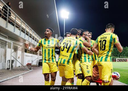 Das Team von CD Tondela feierte während des Liga Portugal 2 Spiels zwischen den Teams SL Benfica B und CD Tondela auf dem Benfica Campus ein Tor. Endpartitur, SL Benfica B 1:3 CD Tondela (Foto: Maciej Rogowski / SOPA Images/SIPA USA) Stockfoto