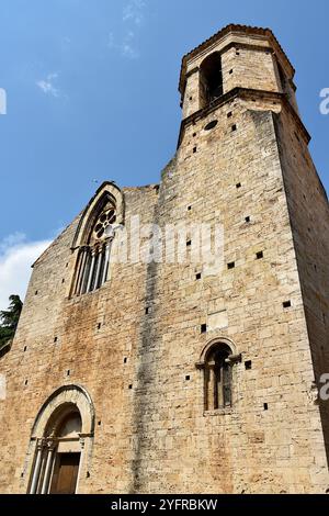 Der Glockenturm der Kirche Sant-Vincent in Besalù in Katalonien Stockfoto