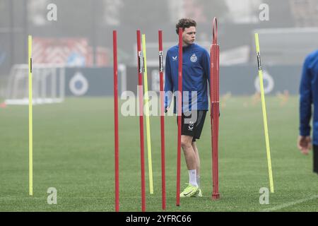 Knokke Heist, Belgien. November 2024. Maxim de Cuyper des Clubs wurde während eines Trainings der belgischen Fußballmannschaft Club Brugge KV am Dienstag, den 05. November 2024 in Knokke-Heist gezeigt. Das Team bereitet sich auf das morgige Spiel gegen den Engländer Aston Villa F.C. vor, am 4. Tag der UEFA Champions League-Phase. BELGA FOTO BRUNO FAHY Credit: Belga News Agency/Alamy Live News Stockfoto