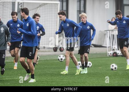 Knokke Heist, Belgien. November 2024. Der Spieler des Clubs wurde während eines Trainings der belgischen Fußballmannschaft Club Brugge KV am Dienstag, den 05. November 2024 in Knokke-Heist dargestellt. Das Team bereitet sich auf das morgige Spiel gegen den Engländer Aston Villa F.C. vor, am 4. Tag der UEFA Champions League-Phase. BELGA FOTO BRUNO FAHY Credit: Belga News Agency/Alamy Live News Stockfoto