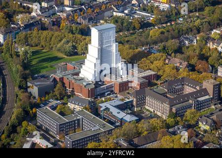 Luftbild, Deutsches Bergbau-Museum Bochum mit Baustelle und Renovierung des verhüllten Förderturms, Wahrzeichen und Sehenswürdigkeiten, Gebäude Polizeipräsidium Mitte, Schillerplatz, Hofstede, Bochum, Ruhrgebiet, Nordrhein-Westfalen, Deutschland ACHTUNGxMINDESTHONORARx60xEURO *** Luftansicht, Deutsches Bergbaumuseum Bochum mit Baustelle und Sanierung des überdachten Wendeturms, Wahrzeichen und Sehenswürdigkeiten, Gebäude Polizeipräsidium, Schillerplatz, Hofstede, Bochum, Ruhrgebiet, Nordrhein-Westfalen, Deutschland ATTENTIONxMINDESTHONORARx60xEURO Stockfoto