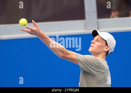 Torino, Italien. November 2024. Jannik Sinner trainiert im Sport, wo Trainingsplätze in Turin, Italien, eingerichtet werden, wo die ATP Finals am Sonntag, 10. November 2024 beginnen werden - Nachrichten - Sonntag, 1. November. (Foto: Marco Alpozzi/Lapresse) Credit: LaPresse/Alamy Live News Stockfoto