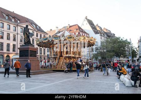 Karussell am Place Gutenberg, Straßburg, Frankreich, 2024 Stockfoto