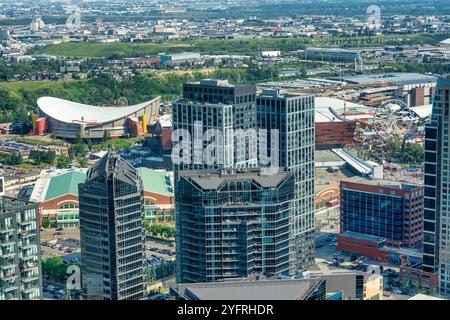 Calgary, Alberta - 10. Juli 2024: Luftaufnahme der Innenstadt von Calgary. Stockfoto