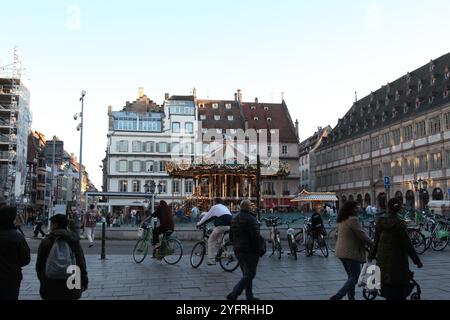 Karussell am Place Gutenberg, Straßburg, Frankreich, 2024 Stockfoto