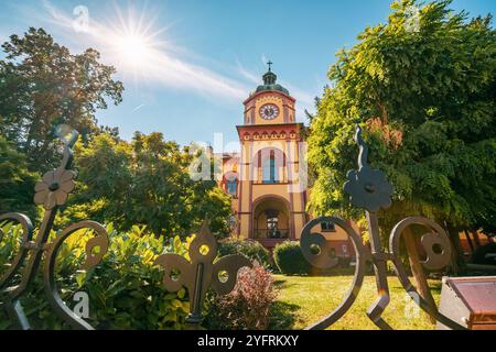 18. September 2024, Sremski Karlovci, Serbien: Das historische Gymnasium mit markanter Architektur ist ein Wahrzeichen für die Erziehung der Stadt Stockfoto