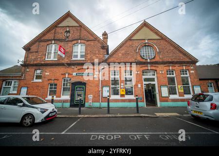 LONDON – 23. SEPTEMBER 2024: Streatham Common Railway Station, bedient von Southern Railway. Bahnhof in SW16 Stockfoto