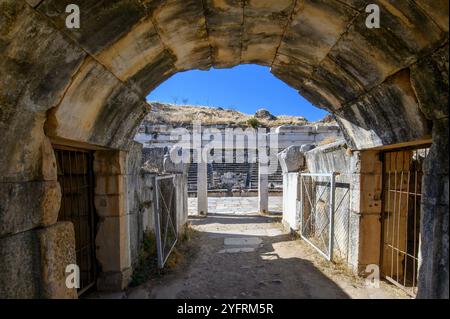 Die Ruinen der antiken Stadt Aphrodisias (Afrodisias) in der Türkei. Die Altstadt wurde nach der griechischen Göttin Aphrodite benannt. Die Ruinen des Amphitheaters Stockfoto