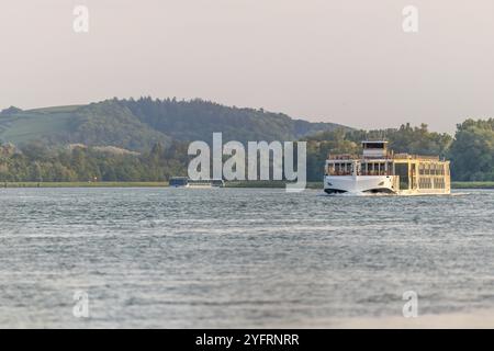 Touristische Bootstouren auf dem Rhein zwischen Straßburg und Bale. BAS-Rhin, Collectivite europeenne d'Alsace, Grand Est, Frankreich, Europa Stockfoto