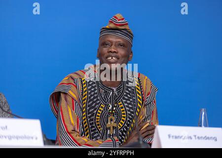 25 Jahre Ziviler Friedensdienst Deutschland, Berlin am 05.11.2024: Francois Tendeng, ZFD-Koordinator in Mali bei der Gemeinsamen Pressekonferenz mit BM Svenja Schulze BMZ / SPD zur 25 Jahre Jubiläum. *** 25 Jahre ziviler Friedensdienst Deutschland, Berlin am 05 11 2024 Francois Tendeng, CPS-Koordinator in Mali bei der gemeinsamen Pressekonferenz mit BM Svenja Schulze BMZ SPD anlässlich des 25-jährigen Jubiläums Stockfoto