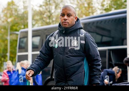 Heerenveen, Niederlande. November 2024. Heerenveen - Medewerker in der fünften Runde der Azerion Vrouwen Eredivisie in der Saison 2024/2025. Das Spiel findet am 2. November 2024 im Abe Lenstra Stadion in Heerenveen statt. Credit: Box to Box Pictures/Alamy Live News Stockfoto