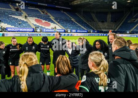 Heerenveen, Niederlande. November 2024. Heerenveen - {Personen} während der fünften Runde der Azerion Vrouwen Eredivisie in der Saison 2024/2025. Das Spiel findet am 2. November 2024 im Abe Lenstra Stadion in Heerenveen statt. Credit: Box to Box Pictures/Alamy Live News Stockfoto