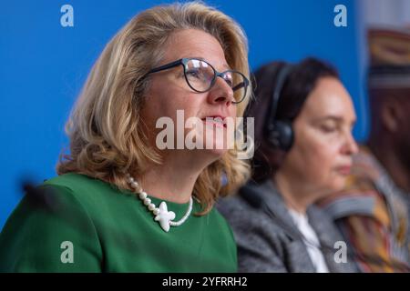 25 Jahre Ziviler Friedensdienst Deutschland, Berlin am 05.11.2024: BM Svenja Schulze BMZ / SPD würdigt das weltweites Engagement für Frieden und Gewaltprävention der Ziviler Friedensdienst zum 25 Jahre Jubiläum. *** 25 Jahre Bürgerlicher Friedensdienst Deutschland, Berlin am 05 11 2024 BM Svenja Schulze BMZ SPD würdigt das weltweite Engagement für Frieden und Gewaltprävention des Bürgerlichen Friedensdienstes zu seinem 25-jährigen Bestehen Stockfoto