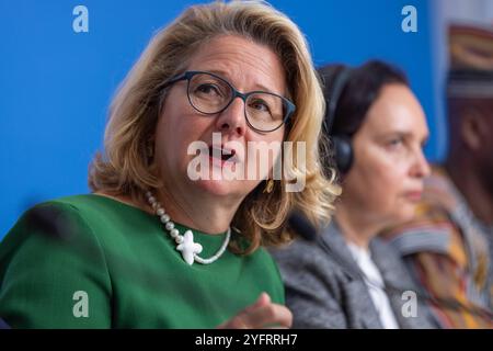 25 Jahre Ziviler Friedensdienst Deutschland, Berlin am 05.11.2024: BM Svenja Schulze BMZ / SPD würdigt das weltweites Engagement für Frieden und Gewaltprävention der Ziviler Friedensdienst zum 25 Jahre Jubiläum. *** 25 Jahre Bürgerlicher Friedensdienst Deutschland, Berlin am 05 11 2024 BM Svenja Schulze BMZ SPD würdigt das weltweite Engagement für Frieden und Gewaltprävention des Bürgerlichen Friedensdienstes zu seinem 25-jährigen Bestehen Stockfoto