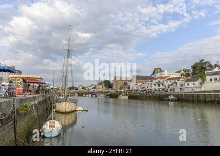 Hafen von Pornic bei Ebbe in der Region Pays De La Loire in Westfrankreich Stockfoto