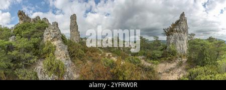 Felsen mit seltsamen Formen im Chaos von Montpellier-le-Vieux im nationalpark cevennes. Panorama, Panorama. La Roque-Sainte-Marguerite, Aveyron Stockfoto