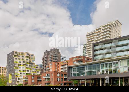 Luxuriöse Apartmenttürme im Amsterdamer Zuidas-Viertel Stockfoto