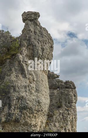 Bemerkenswerter Felsen in der Stadt der Steine, im Grands Causses Regional Natural Park, der zum Naturerbe gehört. Aveyron, Cevennen, Frankreich, Europa Stockfoto