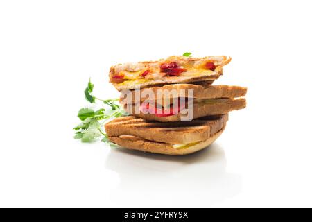 Gegrilltes Bratbrot mit Füllung innen. Stockfoto