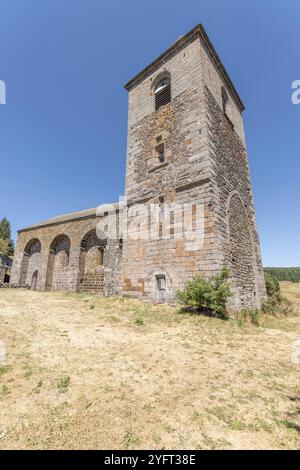 Kirche Notre-Dame-des-Pauvres im Dorf Aubrac. Aveyron, Frankreich, Europa Stockfoto