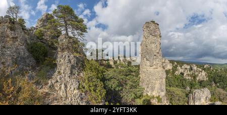 Felsen mit seltsamen Formen im Chaos von Montpellier-le-Vieux im nationalpark cevennes. Panorama, Panorama. La Roque-Sainte-Marguerite, Aveyron Stockfoto