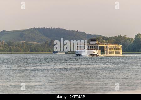 Touristische Bootstouren auf dem Rhein zwischen Straßburg und Bale. BAS-Rhin, Collectivite europeenne d'Alsace, Grand Est, Frankreich, Europa Stockfoto