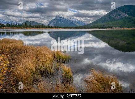 Vermilion Lakes mit Mount Rundle im Hintergrund im Banff National Park, Alberta, Kanada Stockfoto