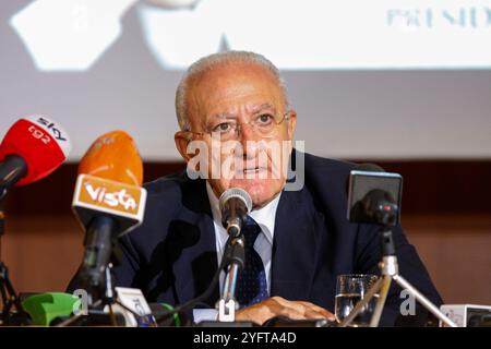 Neapel, Italien. September 2020. Foto Fabio Sasso/LaPresse21/09/2020 Napoli, Italia Politica Il Presidente Vincenzo de Luca in conferenza stampa per la sua rielezione a governatore della Campania. Nella foto: il Presidente della Regione Campania Vincenzo, de Luca Foto Fabio Sasso/LaPresse 21. September 2020 Neapel, Italien Politik Vincenzo de Luca auf einer Pressekonferenz zu seiner Wiederwahl zum Gouverneur Kampaniens. Auf dem Foto: Der Präsident der Region Kampanien, Vincenzo de Luca Credit: LaPresse/Alamy Live News Stockfoto